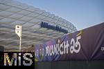 08.04.2025,  Fussball UEFA Championsleague 2024/2025: Viertelfinale Hinspiel, FC Bayern Mnchen - Inter Mailand, in der Allianz-Arena Mnchen. Zugang fr die Fans ber die Esplanade zum Stadion.  Am Plakat steht: Road to Munich (Finale Championsleague 2025). 
