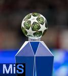 08.04.2025,  Fussball UEFA Championsleague 2024/2025: Viertelfinale Hinspiel, FC Bayern Mnchen - Inter Mailand, in der Allianz-Arena Mnchen. Der Spielball (Finale 2025 Ball) liegt auf der Stele bereit vor dem Spiel. 