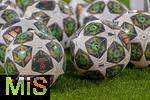 08.04.2025,  Fussball UEFA Championsleague 2024/2025: Viertelfinale Hinspiel, FC Bayern Mnchen - Inter Mailand, in der Allianz-Arena Mnchen. Spielblle (Finale 2025 Ball) liegen auf dem Platz. 