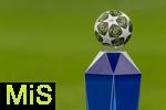 08.04.2025,  Fussball UEFA Championsleague 2024/2025: Viertelfinale Hinspiel, FC Bayern Mnchen - Inter Mailand, in der Allianz-Arena Mnchen. Der Spielball (Finale 2025 Ball) liegt auf der Stele bereit vor dem Spiel. 