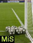 08.04.2025,  Fussball UEFA Championsleague 2024/2025: Viertelfinale Hinspiel, FC Bayern Mnchen - Inter Mailand, in der Allianz-Arena Mnchen. Spielblle (Finale 2025 Ball) liegen auf dem Platz. 
