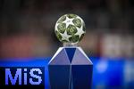 08.04.2025,  Fussball UEFA Championsleague 2024/2025: Viertelfinale Hinspiel, FC Bayern Mnchen - Inter Mailand, in der Allianz-Arena Mnchen. Der Spielball (Finale 2025 Ball) liegt auf der Stele bereit vor dem Spiel. 