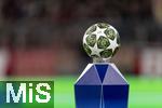 08.04.2025,  Fussball UEFA Championsleague 2024/2025: Viertelfinale Hinspiel, FC Bayern Mnchen - Inter Mailand, in der Allianz-Arena Mnchen. Der Spielball (Finale 2025 Ball) liegt auf der Stele bereit vor dem Spiel.  