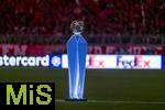 08.04.2025,  Fussball UEFA Championsleague 2024/2025: Viertelfinale Hinspiel, FC Bayern Mnchen - Inter Mailand, in der Allianz-Arena Mnchen. Der Spielball (Finale 2025 Ball) liegt auf der mystisch beleuchteten Stele bereit vor dem Spiel.  