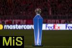 08.04.2025,  Fussball UEFA Championsleague 2024/2025: Viertelfinale Hinspiel, FC Bayern Mnchen - Inter Mailand, in der Allianz-Arena Mnchen. Der Spielball (Finale 2025 Ball) liegt auf der mystisch beleuchteten Stele bereit vor dem Spiel.  