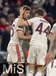 08.04.2025,  Fussball UEFA Championsleague 2024/2025: Viertelfinale Hinspiel, FC Bayern Mnchen - Inter Mailand, in der Allianz-Arena Mnchen. Torjubel Thomas Mller (FC Bayern Mnchen) mit Josip Stanisic (Bayern Mnchen) 