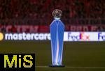 08.04.2025,  Fussball UEFA Championsleague 2024/2025: Viertelfinale Hinspiel, FC Bayern Mnchen - Inter Mailand, in der Allianz-Arena Mnchen. Der Spielball (Finale 2025 Ball) liegt auf der mystisch beleuchteten Stele bereit vor dem Spiel.  