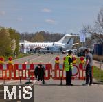 10.04.2025, Luftfahrtmesse Friedrichshafen, Die AERO Friedrichshafen ist eine internationale Fachmesse fr die Allgemeine Luftfahrt. Sie findet jhrlich auf dem Gelnde der Messe Friedrichshafen sowie dem angrenzenden Flughafen Friedrichshafen statt. Die Zufahrtstrasse ist abgesperrt.