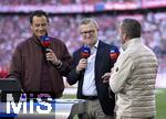 12.04.2025, Fussball 1. Bundesliga 2024/2025, 29. Spieltag,  FC Bayern Mnchen - Borussia Dortmund, in der Allianz-Arena Mnchen. v.l. sky Moderator Sebastian Hellmann, Vorstandsvorsitzender Jan-Christian Dreesen (FC Bayern Mnchen) und Sky Experte Lothar Matthus (Deutschland)

