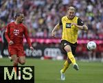 12.04.2025, Fussball 1. Bundesliga 2024/2025, 29. Spieltag,  FC Bayern Mnchen - Borussia Dortmund, in der Allianz-Arena Mnchen.
v.l. Leroy Sane (Bayern Mnchen) gegen Niklas Sle (Borussia Dortmund) 
