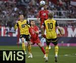 12.04.2025, Fussball 1. Bundesliga 2024/2025, 29. Spieltag,  FC Bayern Mnchen - Borussia Dortmund, in der Allianz-Arena Mnchen. Harry Kane (FC Bayern Mnchen) setzt sich durch. v.l. Maximilian Beier (Borussia Dortmund), Eric Dier (FC Bayern Mnchen), Leon Goretzka (FC Bayern Mnchen) und Julian Brandt (Borussia Dortmund) 

