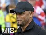 12.04.2025, Fussball 1. Bundesliga 2024/2025, 29. Spieltag,  FC Bayern Mnchen - Borussia Dortmund, in der Allianz-Arena Mnchen. Trainer Vincent Kompany (FC Bayern Mnchen) 

