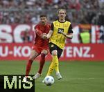 12.04.2025, Fussball 1. Bundesliga 2024/2025, 29. Spieltag,  FC Bayern Mnchen - Borussia Dortmund, in der Allianz-Arena Mnchen. v.l. Leon Goretzka (FC Bayern Mnchen) gegen Julian Brandt (Borussia Dortmund) 


