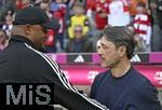 12.04.2025, Fussball 1. Bundesliga 2024/2025, 29. Spieltag,  FC Bayern Mnchen - Borussia Dortmund, in der Allianz-Arena Mnchen. v.l. Trainer Vincent Kompany (FC Bayern Mnchen) begrt Trainer Niko Kovac (Borussia Dortmund) 

