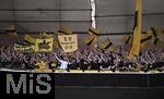 12.04.2025, Fussball 1. Bundesliga 2024/2025, 29. Spieltag,  FC Bayern Mnchen - Borussia Dortmund, in der Allianz-Arena Mnchen. Die Dortmunder Fans machen Stimmung

