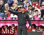 12.04.2025, Fussball 1. Bundesliga 2024/2025, 29. Spieltag,  FC Bayern Mnchen - Borussia Dortmund, in der Allianz-Arena Mnchen. Trainer Vincent Kompany (FC Bayern Mnchen) in Rage

