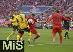 12.04.2025, Fussball 1. Bundesliga 2024/2025, 29. Spieltag,  FC Bayern Mnchen - Borussia Dortmund, in der Allianz-Arena Mnchen.v.l. Waldemar Anton (Borussia Dortmund), Thomas Mller (FC Bayern Mnchen) und Leroy Sane (Bayern Mnchen) 

