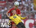 12.04.2025, Fussball 1. Bundesliga 2024/2025, 29. Spieltag,  FC Bayern Mnchen - Borussia Dortmund, in der Allianz-Arena Mnchen. v.l. Eric Dier (FC Bayern Mnchen) gegen Maximilian Beier (Borussia Dortmund) 

