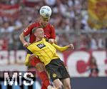 12.04.2025, Fussball 1. Bundesliga 2024/2025, 29. Spieltag,  FC Bayern Mnchen - Borussia Dortmund, in der Allianz-Arena Mnchen. v.l. Eric Dier (FC Bayern Mnchen) gegen Maximilian Beier (Borussia Dortmund) 

