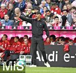 12.04.2025, Fussball 1. Bundesliga 2024/2025, 29. Spieltag,  FC Bayern Mnchen - Borussia Dortmund, in der Allianz-Arena Mnchen. Trainer Vincent Kompany (FC Bayern Mnchen) 

