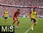 12.04.2025, Fussball 1. Bundesliga 2024/2025, 29. Spieltag,  FC Bayern Mnchen - Borussia Dortmund, in der Allianz-Arena Mnchen. Thomas Mller (FC Bayern Mnchen) setzt sich durch.

