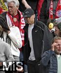 12.04.2025, Fussball 1. Bundesliga 2024/2025, 29. Spieltag,  FC Bayern Mnchen - Borussia Dortmund, in der Allianz-Arena Mnchen. Jamal Musiala (FC Bayern Mnchen) als Zuschauer auf der Tribne.

