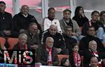 12.04.2025, Fussball 1. Bundesliga 2024/2025, 29. Spieltag,  FC Bayern Mnchen - Borussia Dortmund, in der Allianz-Arena Mnchen. v.l. Ex-Vorstandsvorsitzender Karl-Heinz Rummenigge (FC Bayern Mnchen) , Ehren-Prsident Uli Hoene (FC Bayern Mnchen, Hoeness), x, und Vorstandsvorsitzender Jan-Christian Dreesen (FC Bayern Mnchen) 

