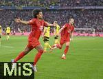 12.04.2025, Fussball 1. Bundesliga 2024/2025, 29. Spieltag,  FC Bayern Mnchen - Borussia Dortmund, in der Allianz-Arena Mnchen. Serge Gnabry (FC Bayern Mnchen) jubelt.

