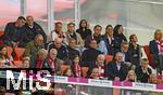 12.04.2025, Fussball 1. Bundesliga 2024/2025, 29. Spieltag,  FC Bayern Mnchen - Borussia Dortmund, in der Allianz-Arena Mnchen. Frustrierte Stimmung bei der Vereinsfhrung FC Bayern Mnchen, mit Ex-Vorstandsvorsitzender Karl-Heinz Rummenigge (FC Bayern Mnchen), Ehren-Prsident Uli Hoene (FC Bayern Mnchen, Hoeness), Geschftsfhrer Michael Diederich (FC Bayern Mnchen), Sportvorstand Max Eberl (Bayern Mnchen), Vorstandsvorsitzender Jan-Christian Dreesen (FC Bayern Mnchen), Prsident Herbert Hainer (FC Bayern).

