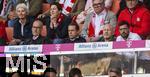 12.04.2025, Fussball 1. Bundesliga 2024/2025, 29. Spieltag,  FC Bayern Mnchen - Borussia Dortmund, in der Allianz-Arena Mnchen. Frustrierte Stimmung bei der Vereinsfhrung BVB, vordere Reihe v.li: Geschftsfhrer Carsten Cramer (Dortmund), Lars Ricken (Geschftsfhrer Sport), Matthias Sammer (Berater des Managements), 