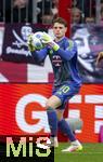 12.04.2025, Fussball 1. Bundesliga 2024/2025, 29. Spieltag,  FC Bayern Mnchen - Borussia Dortmund, in der Allianz-Arena Mnchen. Torwart Jonas Urbig (FC Bayern Mnchen) hat den Ball