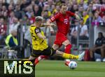 12.04.2025, Fussball 1. Bundesliga 2024/2025, 29. Spieltag,  FC Bayern Mnchen - Borussia Dortmund, in der Allianz-Arena Mnchen. v.li: Niklas Sle (Borussia Dortmund) gegen Harry Kane (FC Bayern Mnchen) 