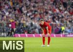 12.04.2025, Fussball 1. Bundesliga 2024/2025, 29. Spieltag,  FC Bayern Mnchen - Borussia Dortmund, in der Allianz-Arena Mnchen. Joshua Kimmich (FC Bayern Mnchen) nachdenklich 