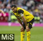 12.04.2025, Fussball 1. Bundesliga 2024/2025, 29. Spieltag,  FC Bayern Mnchen - Borussia Dortmund, in der Allianz-Arena Mnchen. Emre Can (Borussia Dortmund) nachdenklich 