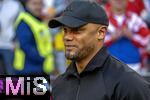 12.04.2025, Fussball 1. Bundesliga 2024/2025, 29. Spieltag,  FC Bayern Mnchen - Borussia Dortmund, in der Allianz-Arena Mnchen. Trainer Vincent Kompany (FC Bayern Mnchen) nachdenklich 