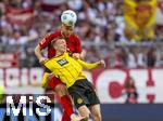 12.04.2025, Fussball 1. Bundesliga 2024/2025, 29. Spieltag,  FC Bayern Mnchen - Borussia Dortmund, in der Allianz-Arena Mnchen. Eric Dier (FC Bayern Mnchen) gegen Maximilian Beier (Borussia Dortmund) 