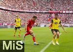 12.04.2025, Fussball 1. Bundesliga 2024/2025, 29. Spieltag,  FC Bayern Mnchen - Borussia Dortmund, in der Allianz-Arena Mnchen. v.li: Thomas Mller (FC Bayern Mnchen) 