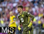 12.04.2025, Fussball 1. Bundesliga 2024/2025, 29. Spieltag,  FC Bayern Mnchen - Borussia Dortmund, in der Allianz-Arena Mnchen. Torwart Gregor Kobel (Borussia Dortmund) 
