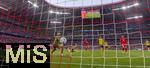 12.04.2025, Fussball 1. Bundesliga 2024/2025, 29. Spieltag,  FC Bayern Mnchen - Borussia Dortmund, in der Allianz-Arena Mnchen. Torwart Gregor Kobel (Borussia Dortmund) schaut dem Ball nach der an die Latte kracht 