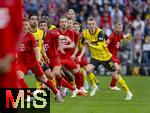 12.04.2025, Fussball 1. Bundesliga 2024/2025, 29. Spieltag,  FC Bayern Mnchen - Borussia Dortmund, in der Allianz-Arena Mnchen. Thomas Mller (FC Bayern Mnchen), Harry Kane (FC Bayern Mnchen), Maximilian Beier (Borussia Dortmund) 