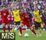 12.04.2025, Fussball 1. Bundesliga 2024/2025, 29. Spieltag,  FC Bayern Mnchen - Borussia Dortmund, in der Allianz-Arena Mnchen. Leroy Sane (Bayern Mnchen) gegen Julian Brandt (Borussia Dortmund) 