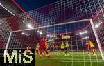 12.04.2025, Fussball 1. Bundesliga 2024/2025, 29. Spieltag,  FC Bayern Mnchen - Borussia Dortmund, in der Allianz-Arena Mnchen. Torwart Gregor Kobel (Borussia Dortmund) boxt den Ball weg.