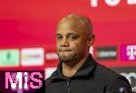 12.04.2025, Fussball 1. Bundesliga 2024/2025, 29. Spieltag,  FC Bayern Mnchen - Borussia Dortmund, in der Allianz-Arena Mnchen. Trainer Vincent Kompany (FC Bayern Mnchen) bei der Pressekonferenz.
