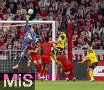 12.04.2025, Fussball 1. Bundesliga 2024/2025, 29. Spieltag,  FC Bayern Mnchen - Borussia Dortmund, in der Allianz-Arena Mnchen. li: Torwart Jonas Urbig (FC Bayern Mnchen) boxt den Ball weg, Joshua Kimmich (FC Bayern Mnchen), Kingsley Coman (FC Bayern Mnchen), Raphael Guerreiro (FC Bayern Mnchen), Emre Can (Borussia Dortmund) 