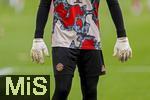 12.04.2025, Fussball 1. Bundesliga 2024/2025, 29. Spieltag,  FC Bayern Mnchen - Borussia Dortmund, in der Allianz-Arena Mnchen. Torwart Leon Klanac (Bayern Mnchen) beim Aufwrmen.