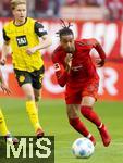 12.04.2025, Fussball 1. Bundesliga 2024/2025, 29. Spieltag,  FC Bayern Mnchen - Borussia Dortmund, in der Allianz-Arena Mnchen.  Michael Olise (FC Bayern Mnchen) am Ball 