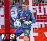 12.04.2025, Fussball 1. Bundesliga 2024/2025, 29. Spieltag,  FC Bayern Mnchen - Borussia Dortmund, in der Allianz-Arena Mnchen.  Torwart Jonas Urbig (FC Bayern Mnchen) 