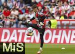 12.04.2025, Fussball 1. Bundesliga 2024/2025, 29. Spieltag,  FC Bayern Mnchen - Borussia Dortmund, in der Allianz-Arena Mnchen. Torwart Leon Klanac (Bayern Mnchen) beim Aufwrmen 