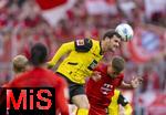 12.04.2025, Fussball 1. Bundesliga 2024/2025, 29. Spieltag,  FC Bayern Mnchen - Borussia Dortmund, in der Allianz-Arena Mnchen.  v.li: Pascal Gro (Borussia Dortmund) gegen Joshua Kimmich (FC Bayern Mnchen) 