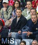 12.04.2025, Fussball 1. Bundesliga 2024/2025, 29. Spieltag,  FC Bayern Mnchen - Borussia Dortmund, in der Allianz-Arena Mnchen.  Der derzeit verletzte Torwart Manuel Neuer (FC Bayern Mnchen) auf der Tribne als Zuschauer.